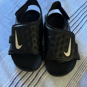 Boys Nike Toddler Sunray adjust 5V2 water sandals size 6
